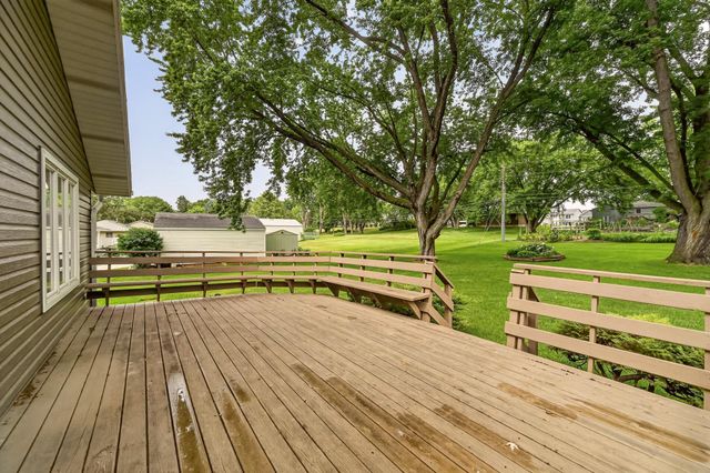 402 Strathmore Lane SE, Rochester, MN 55904