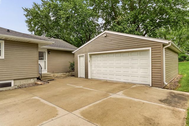 402 Strathmore Lane SE, Rochester, MN 55904