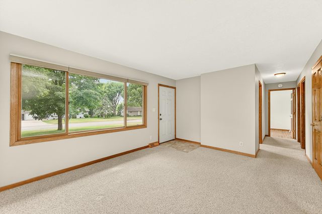 402 Strathmore Lane SE, Rochester, MN 55904