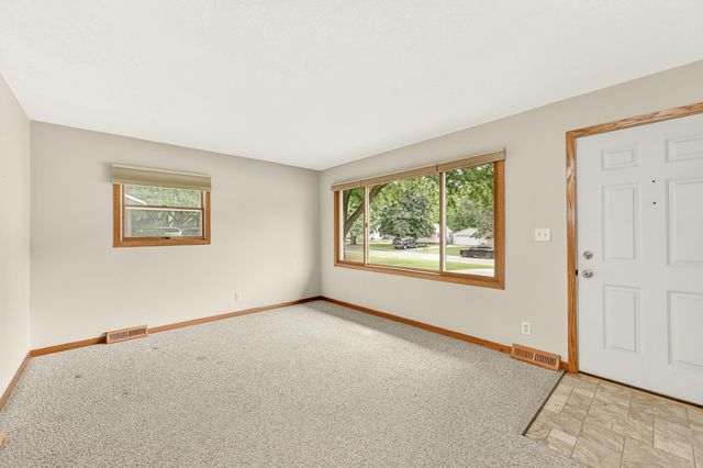 402 Strathmore Lane SE, Rochester, MN 55904