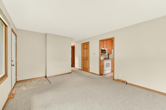 402 Strathmore Lane SE, Rochester, MN 55904
