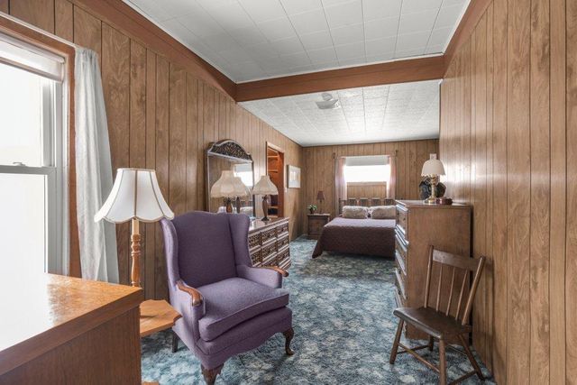 130 S 6th Street, Bird Island, MN 55310