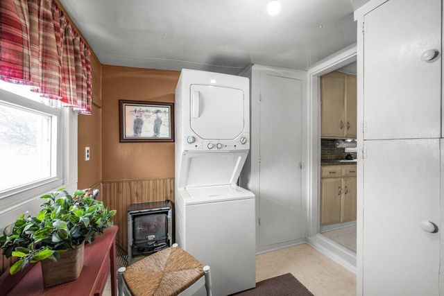 130 S 6th Street, Bird Island, MN 55310