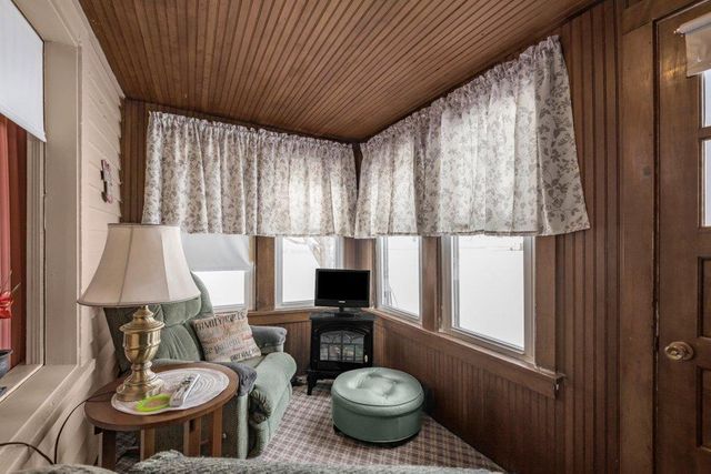 130 S 6th Street, Bird Island, MN 55310