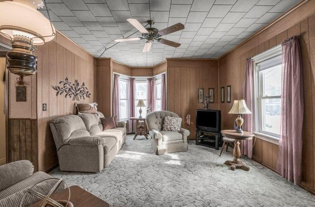 130 S 6th Street, Bird Island, MN 55310