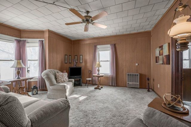 130 S 6th Street, Bird Island, MN 55310