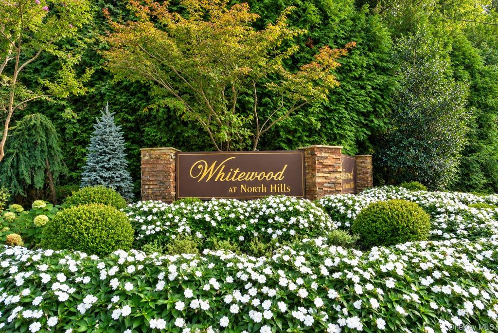 19 Woodcrest Drive, Roslyn, NY 11576 — exterior