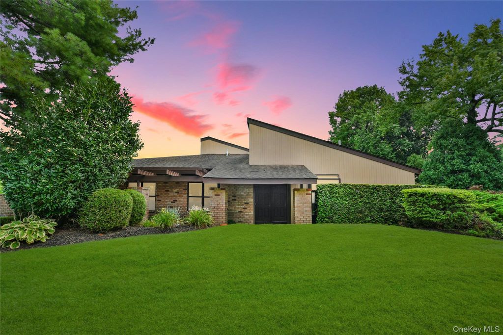 19 Woodcrest Drive, Roslyn, NY 11576 — photo 3