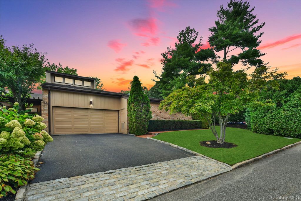 19 Woodcrest Drive, Roslyn, NY 11576 — photo 4