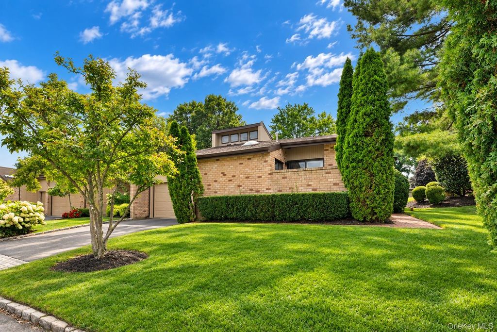 19 Woodcrest Drive, Roslyn, NY 11576 — photo 5