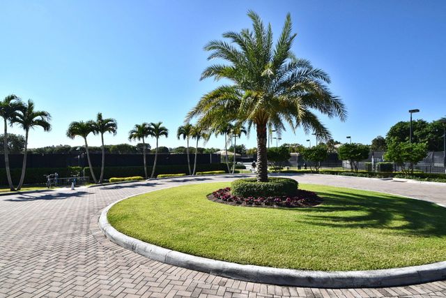 7659 Cinebar Drive, Boca Raton, FL 33433