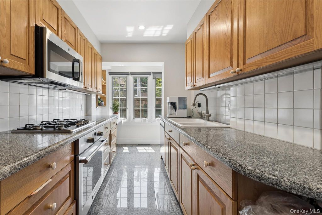 9 Whitson Street, Forest Hills, NY 11375 — photo 5