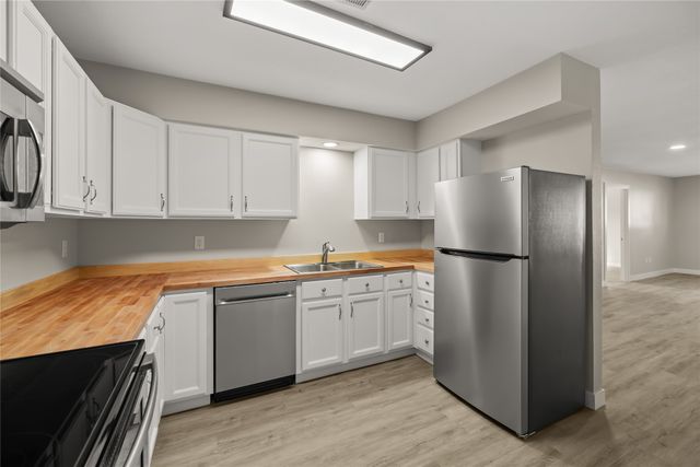 105 S 6th Street, Adel, IA 50003