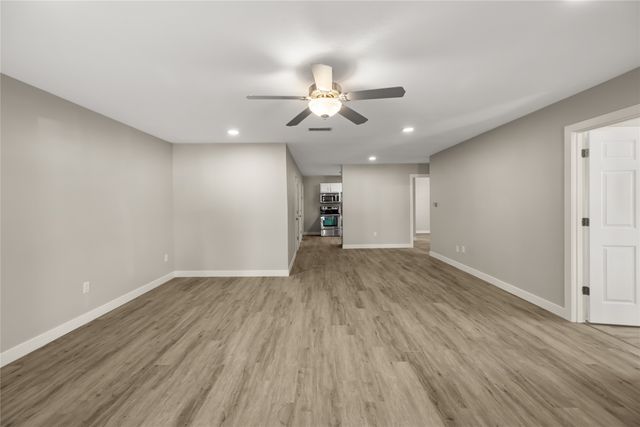 105 S 6th Street, Adel, IA 50003