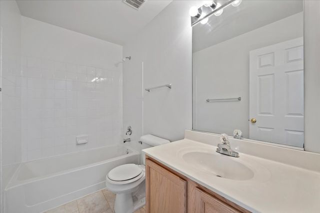 959 Genesee Drive, Naperville, IL 60563