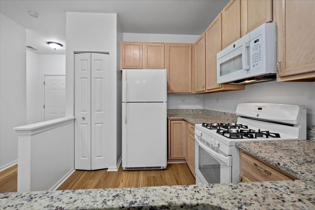 959 Genesee Drive, Naperville, IL 60563