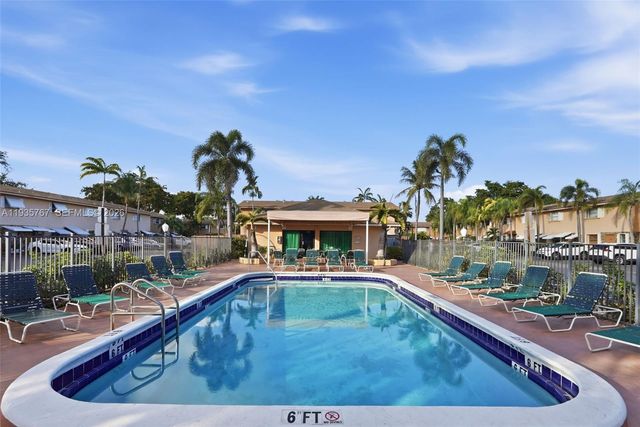 450 SE 7th St 242, Dania Beach, FL 33004