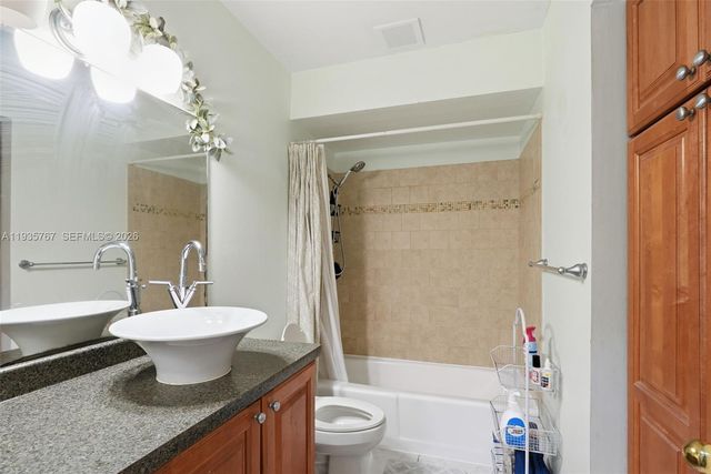 450 SE 7th St 242, Dania Beach, FL 33004