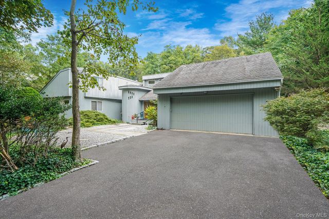 271 Bread And Cheese Hollow Road, Northport, NY 11768