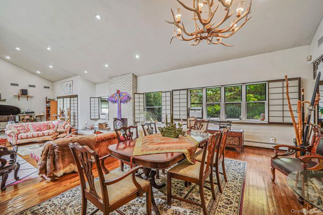 271 Bread And Cheese Hollow Road, Northport, NY 11768