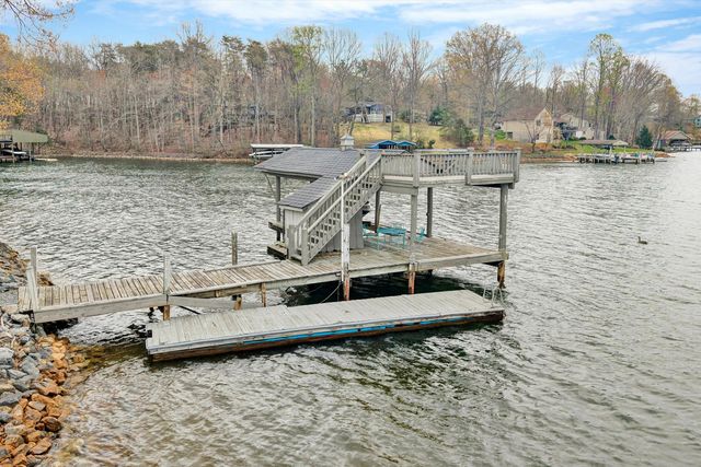 1154 Acorn DR, Moneta, VA 24121