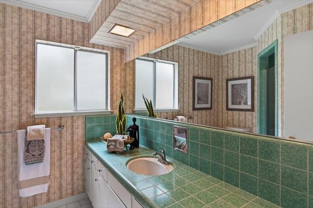 19401 San Marcos Road, Saratoga, CA 95070