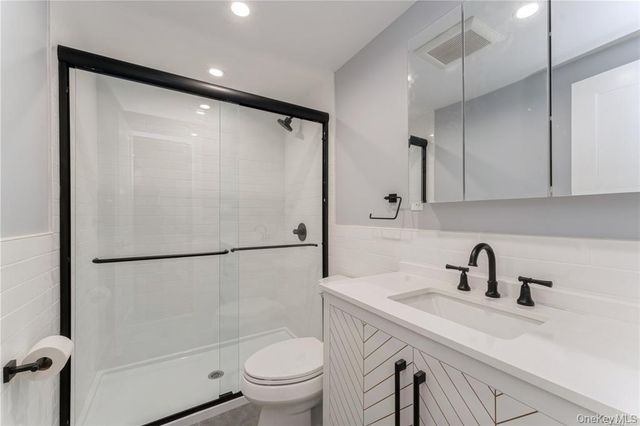 5 Carlton Avenue, Port Washington, NY 11050