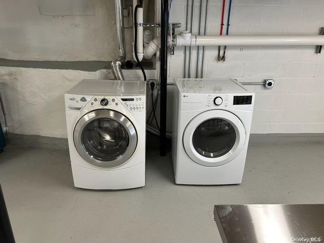 5 Carlton Avenue, Port Washington, NY 11050