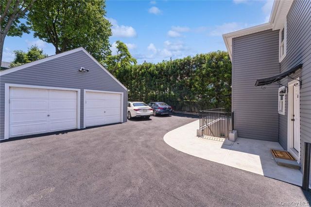 5 Carlton Avenue, Port Washington, NY 11050