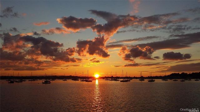 5 Carlton Avenue, Port Washington, NY 11050