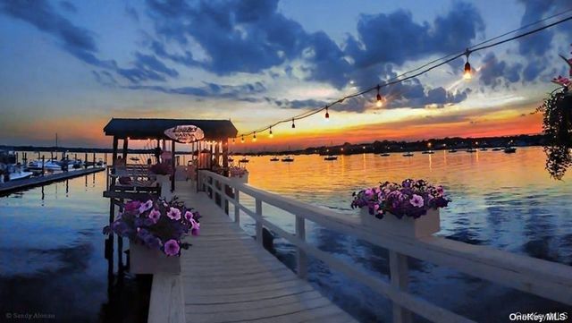 5 Carlton Avenue, Port Washington, NY 11050