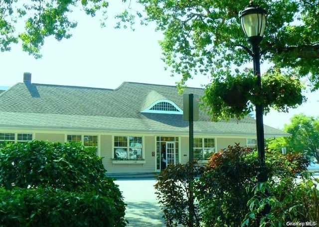 5 Carlton Avenue, Port Washington, NY 11050