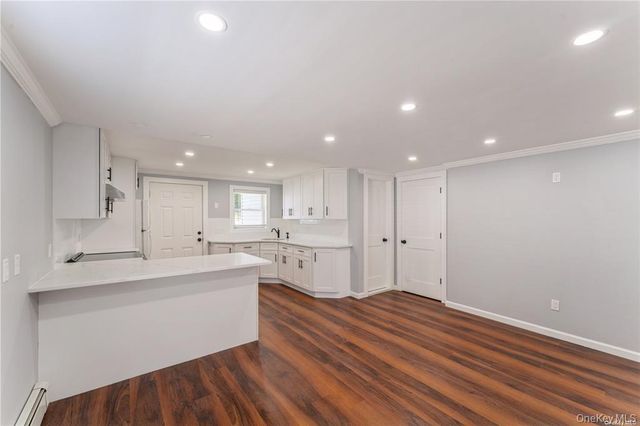 5 Carlton Avenue, Port Washington, NY 11050