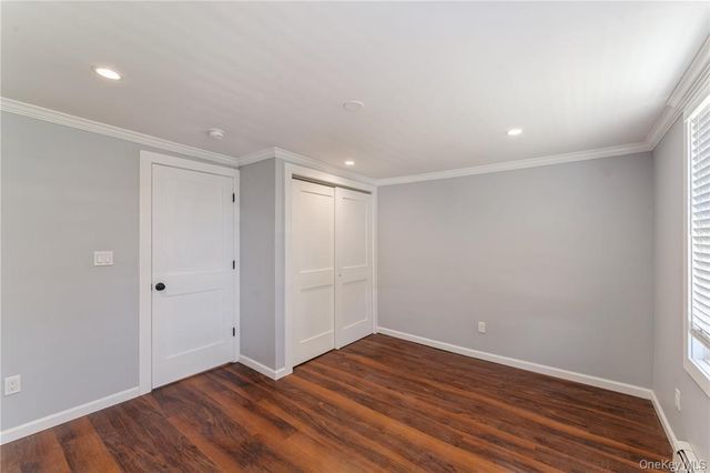 5 Carlton Avenue, Port Washington, NY 11050