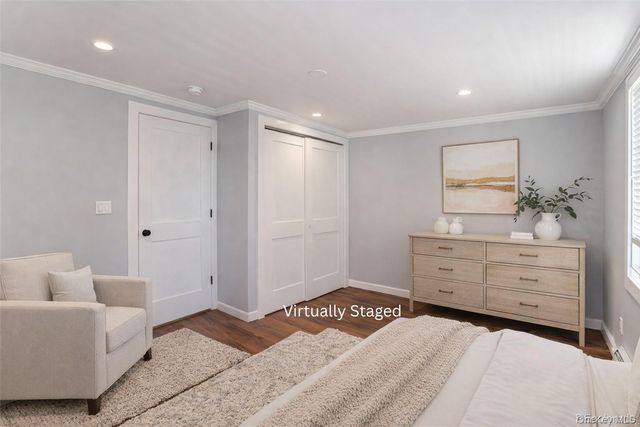 5 Carlton Avenue, Port Washington, NY 11050