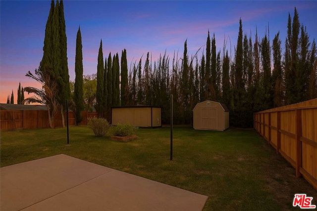 7716 Owensmouth Avenue, Canoga Park, CA 91304