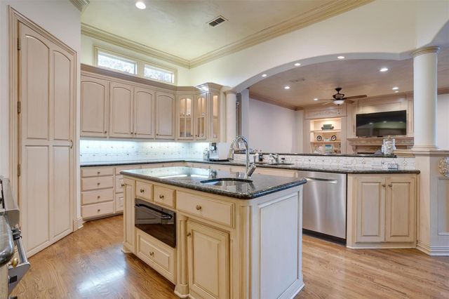 6805 Laurel Valley Drive, Fort Worth, TX 76132