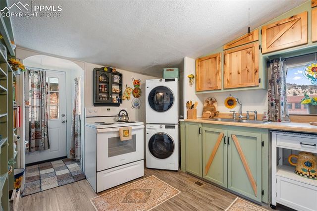 331 E Golden Avenue, Cripple Creek, CO 80813