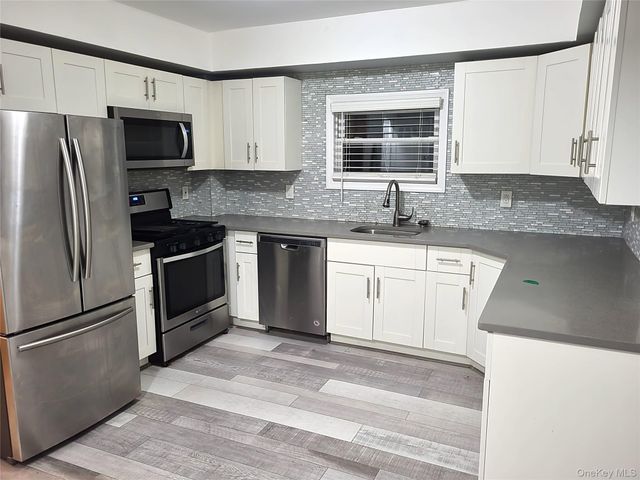 14 Chestnut Street, Lynbrook, NY 11563