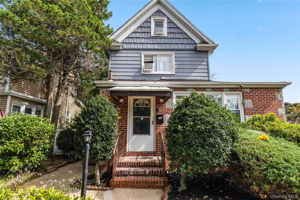 14 Chestnut Street, Lynbrook, NY 11563 — photo 2
