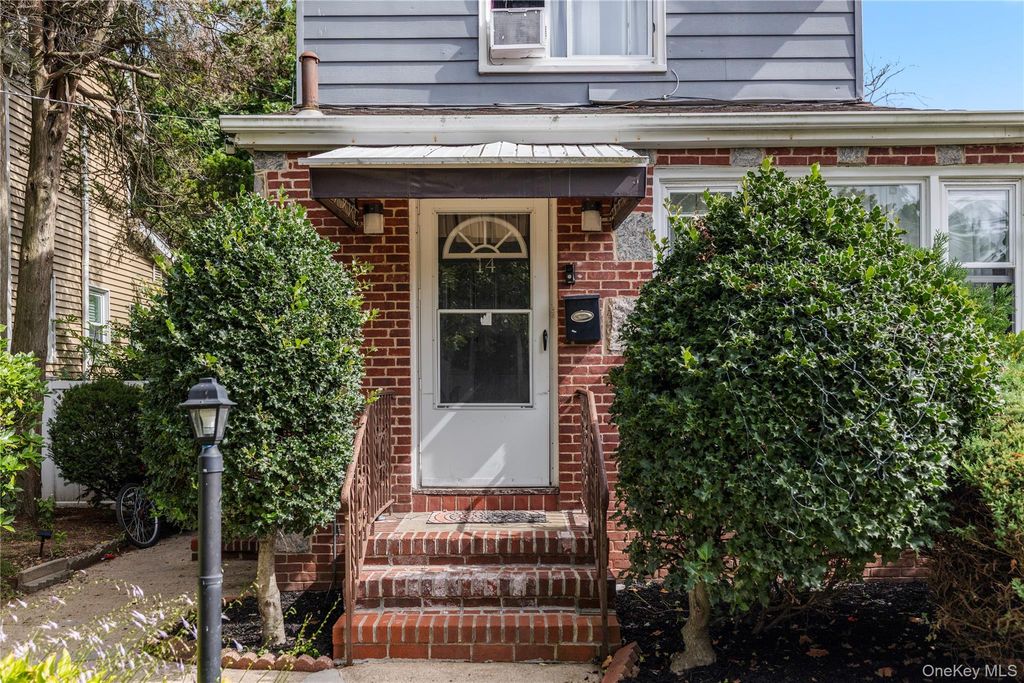 14 Chestnut Street, Lynbrook, NY 11563 — photo 3