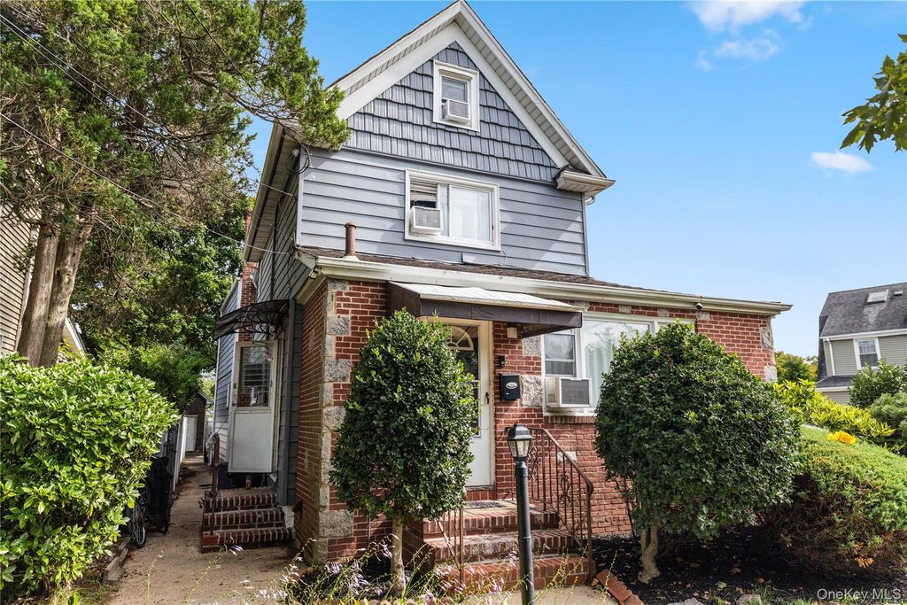 14 Chestnut Street, Lynbrook, NY 11563 — photo 4