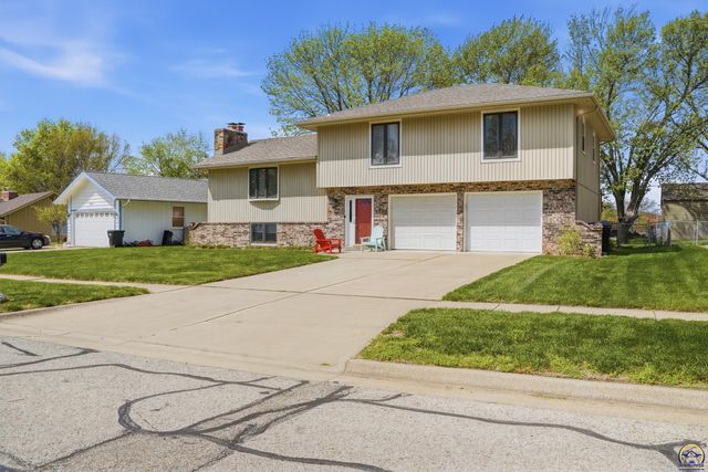2519 SW Ashworth PL, Topeka, KS 66614