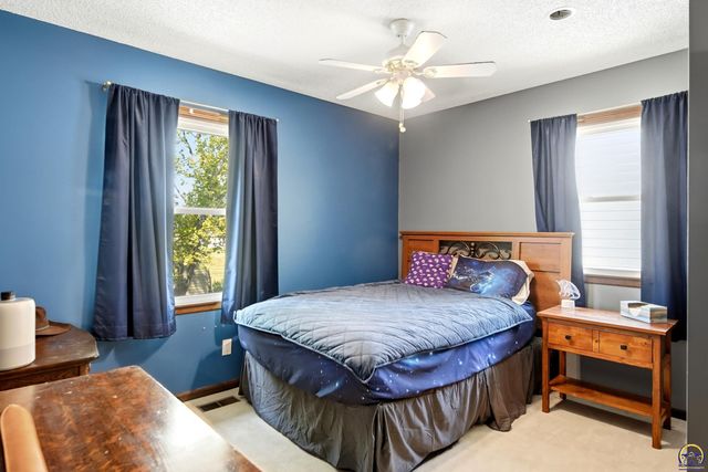 2519 SW Ashworth PL, Topeka, KS 66614