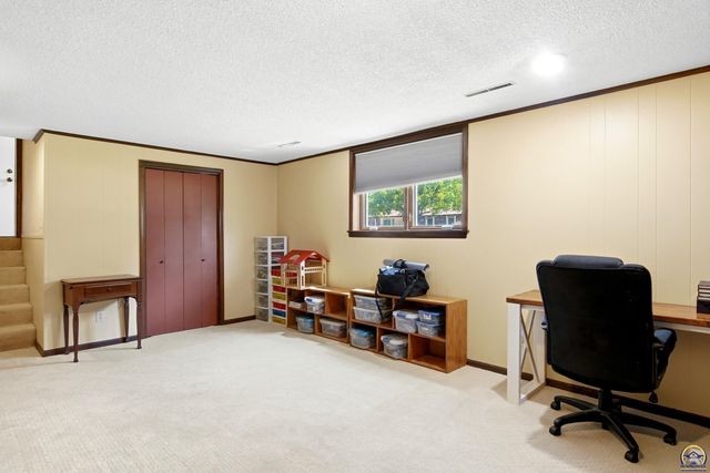 2519 SW Ashworth PL, Topeka, KS 66614