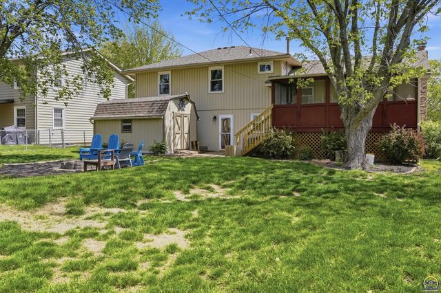 2519 SW Ashworth PL, Topeka, KS 66614