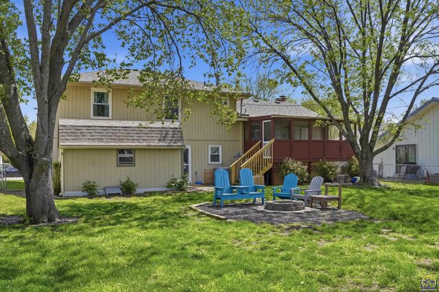 2519 SW Ashworth PL, Topeka, KS 66614