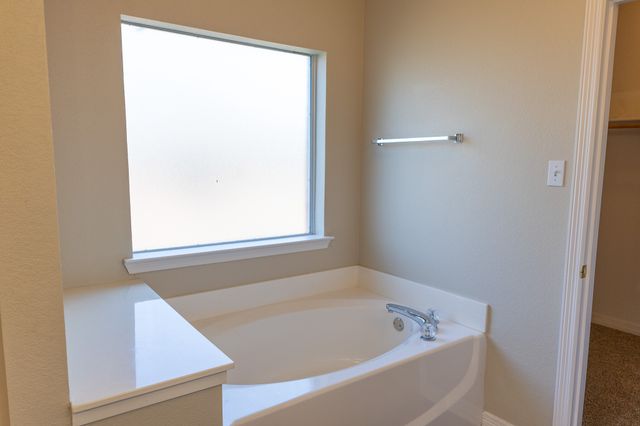 2222 Creek Side Drive, Weatherford, TX 76087