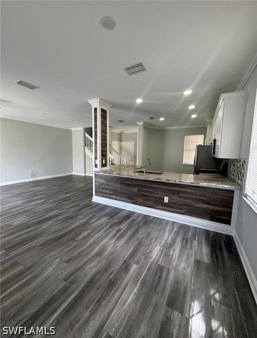 7614 Bristol CIR, Naples, FL 34120