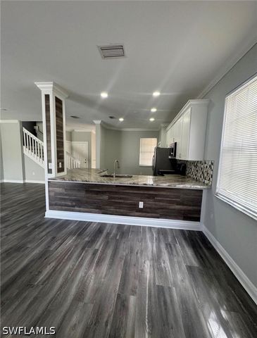 7614 Bristol CIR, Naples, FL 34120